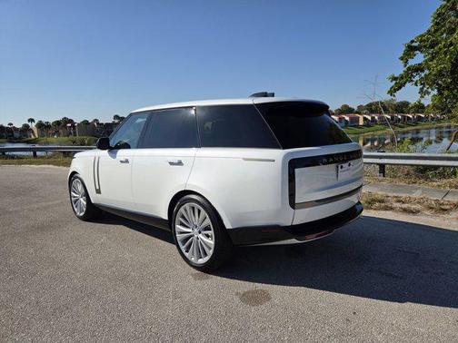 2025 Land Rover Range Rover P400 SE