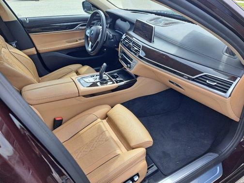 2020 BMW 750 i xDrive
