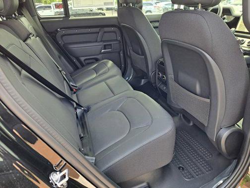 2025 Land Rover Defender 110 P400 X
