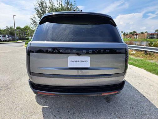 2025 Land Rover Range Rover P550e SE