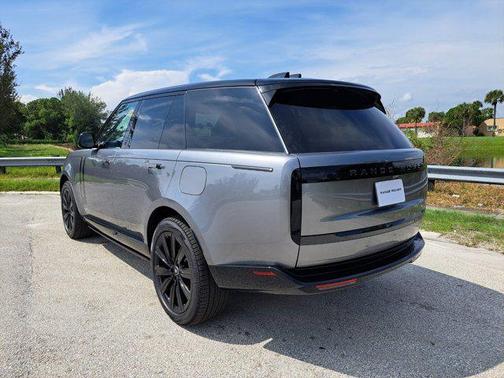 2025 Land Rover Range Rover P550e SE