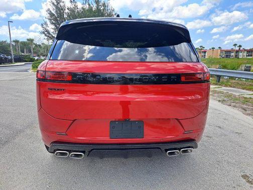 2025 Land Rover Range Rover Sport SE