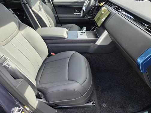 Varesine Blue Metallic 2026 Land Rover Range Rover P400 SE