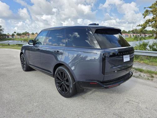 Varesine Blue Metallic 2026 Land Rover Range Rover P400 SE