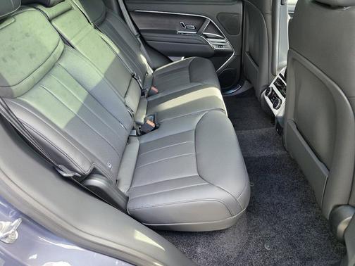 Varesine Blue Metallic 2026 Land Rover Range Rover P400 SE