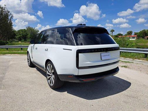 2025 Land Rover Range Rover P400 SE