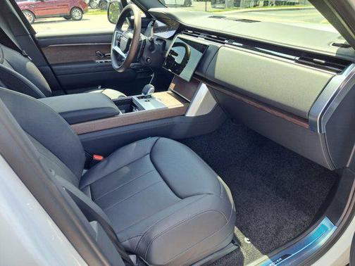 2025 Land Rover Range Rover P400 SE