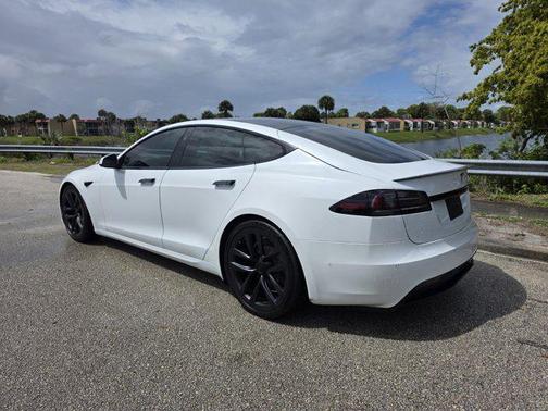 Pearl White Multi-Coat 2022 Tesla Model S Plaid