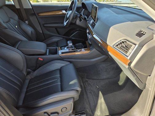 2024 Audi Q5 Prestige 40 TFSI quattro S tronic