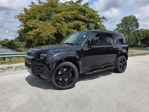 Santorini Black Metallic 2026 Land Rover Defender P400 X-Dynamic SE