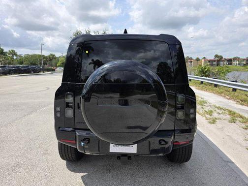 Santorini Black Metallic 2026 Land Rover Defender P400 X-Dynamic SE