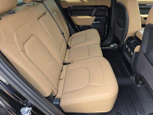 Santorini Black Metallic 2026 Land Rover Defender P400 X-Dynamic SE