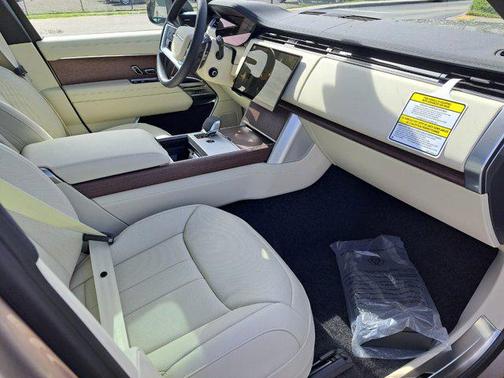 2025 Land Rover Range Rover P400 SE 7 Seat