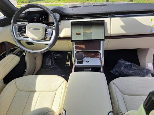 2025 Land Rover Range Rover P400 SE 7 Seat