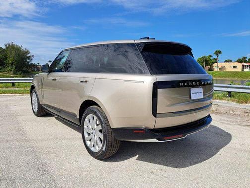 2025 Land Rover Range Rover P400 SE 7 Seat