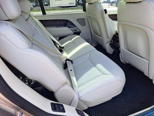 2025 Land Rover Range Rover P400 SE 7 Seat