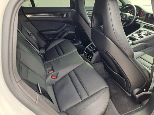 2023 Porsche Panamera Platinum Edition