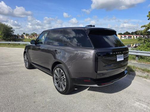 Charente Grey Prem Met 2026 Land Rover Range Rover P530 SE