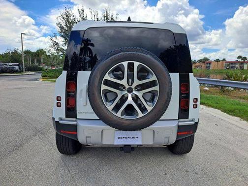 2025 Land Rover Defender 110 P400 S