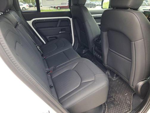 2025 Land Rover Defender 110 P400 S