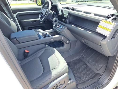 2025 Land Rover Defender 110 P400 S
