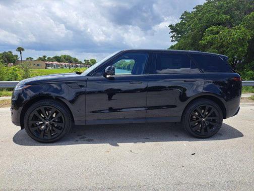 2025 Land Rover Range Rover Sport SE