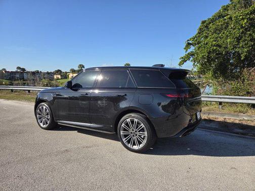 2025 Land Rover Range Rover Sport SE