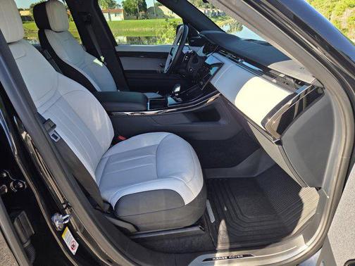 2025 Land Rover Range Rover Sport SE