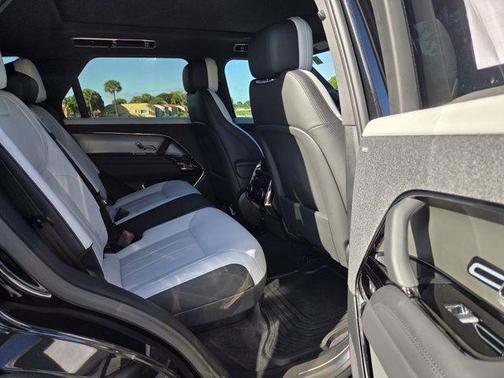 2025 Land Rover Range Rover Sport SE