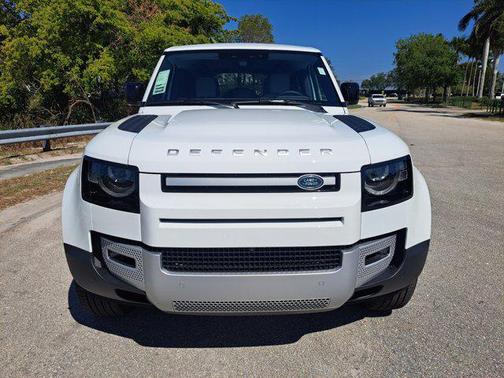 2025 Land Rover Defender 110 P400 S