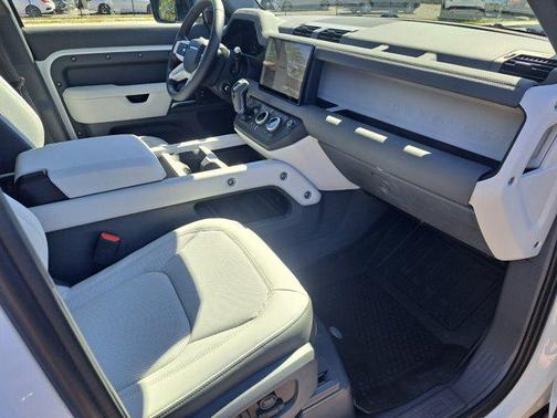 2025 Land Rover Defender 110 P400 S