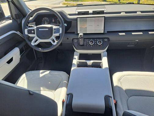 2025 Land Rover Defender 110 P400 S