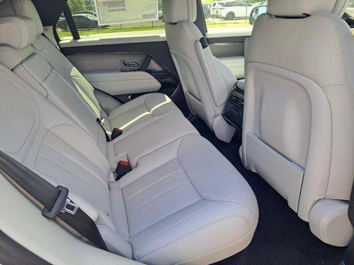 2025 Land Rover Range Rover Sport SE