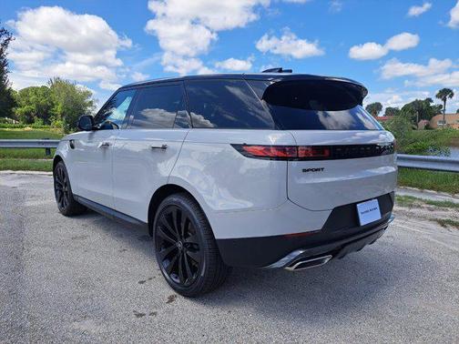 2025 Land Rover Range Rover Sport SE