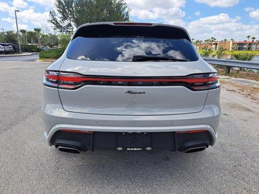 2022 Porsche Macan Base
