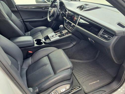 2022 Porsche Macan Base