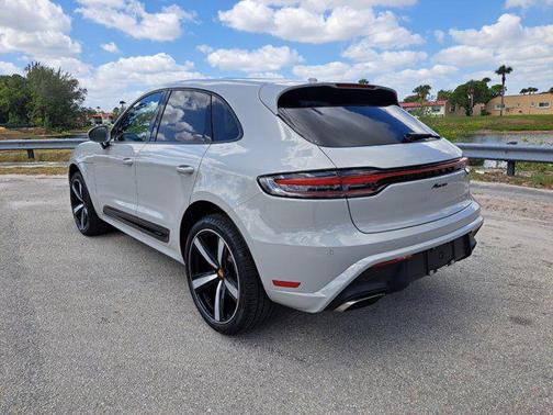 2022 Porsche Macan Base