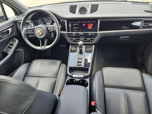 2022 Porsche Macan Base