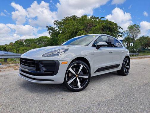 2022 Porsche Macan Base