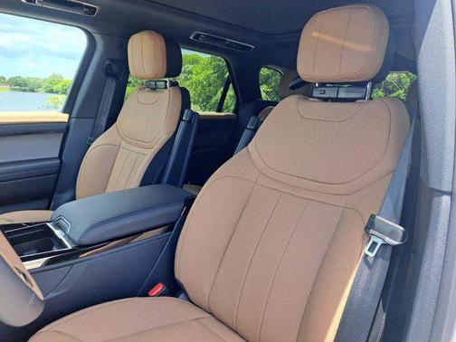 2025 Land Rover Range Rover Sport SE