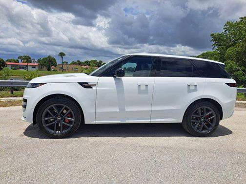 2025 Land Rover Range Rover Sport SE