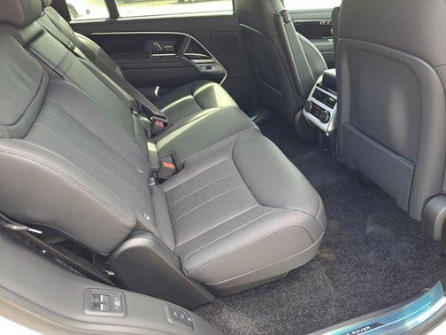 2025 Land Rover Range Rover P400 SE 7 Seat