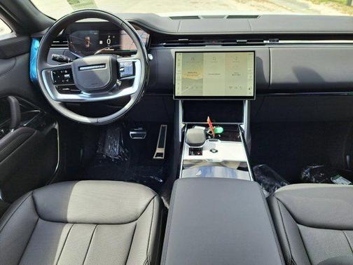 2025 Land Rover Range Rover P400 SE 7 Seat