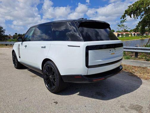 2025 Land Rover Range Rover P400 SE 7 Seat