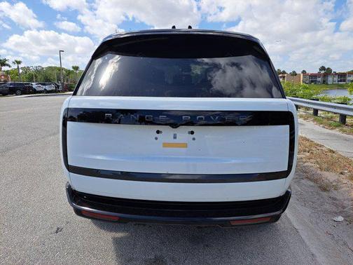 2025 Land Rover Range Rover P400 SE 7 Seat