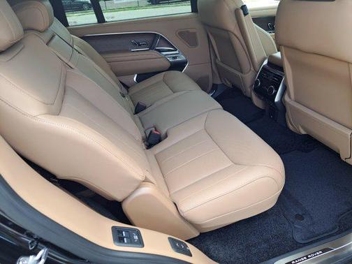 2025 Land Rover Range Rover P530 SE 7 Seat