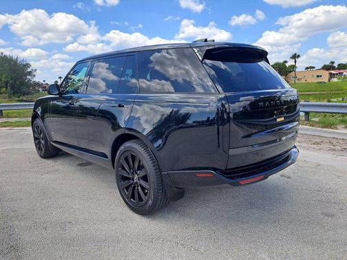 2025 Land Rover Range Rover P530 SE 7 Seat