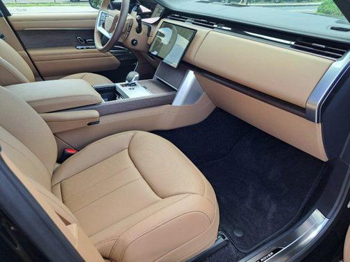2025 Land Rover Range Rover P530 SE 7 Seat