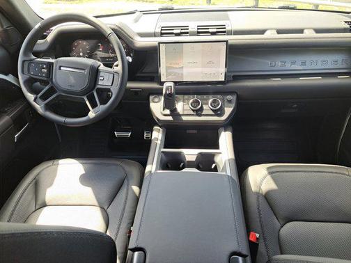 2025 Land Rover Defender V8