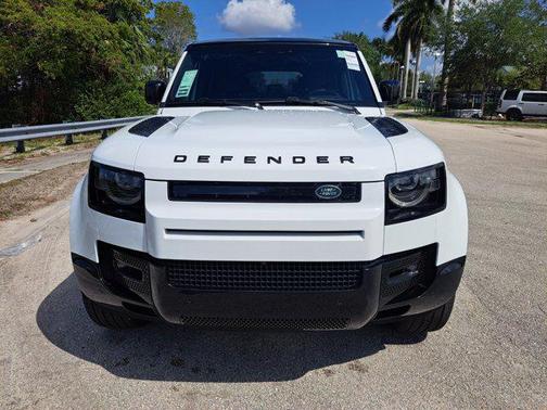 2025 Land Rover Defender V8